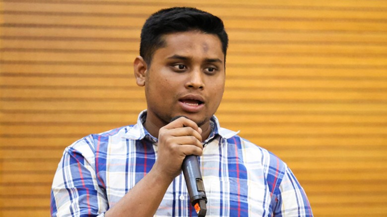 রক্ত দিতে হলে আগে থাকি, ক্ষমতার প্রশ্ন এলে খুঁজে পাওয়া যায় না: হাসনাত