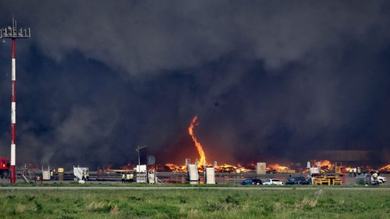 শাহজালালে অগ্নিকাণ্ড: দেশের অর্থনীতিতে যে প্রভাব ফেলতে পারে