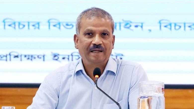 দ্রুতই গণভোটের সিদ্ধান্ত দেবেন প্রধান উপদেষ্টা: আসিফ নজরুল