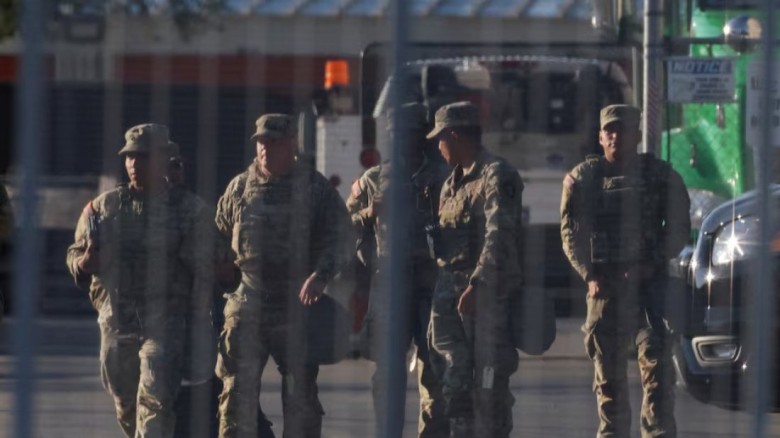 শিকাগোতে ট্রাম্পের সেনা মোতায়েন ঠেকিয়ে দিলো সুপ্রিম কোর্ট