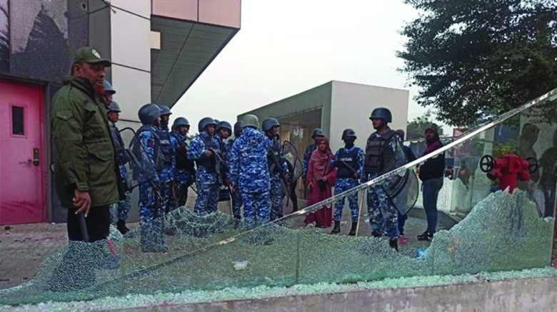 বিটিআরসি কার্যালয়ে ব্যবসায়ীদের হামলা-ভাঙচুর