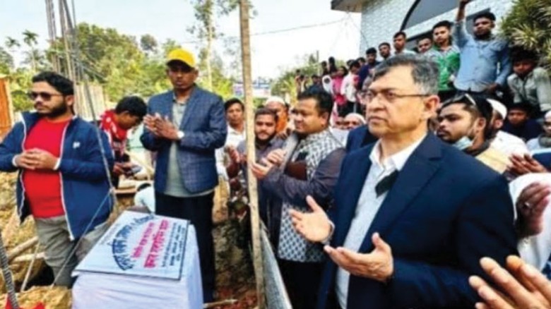 ইমাম-মুয়াজ্জিনদের রাষ্ট্রীয় ভাতার ঘোষণা সালাহউদ্দিন আহমদের: ‘ধর্ম বিক্রি’ নিয়ে সতর্কবার্তা